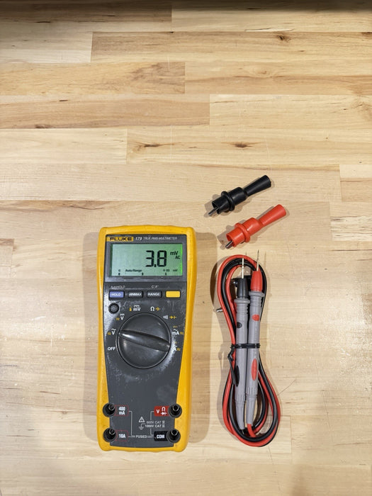 FLUKE 179 MULTIMETER W/ LEADS & CLIPS (SHIPS FAST)