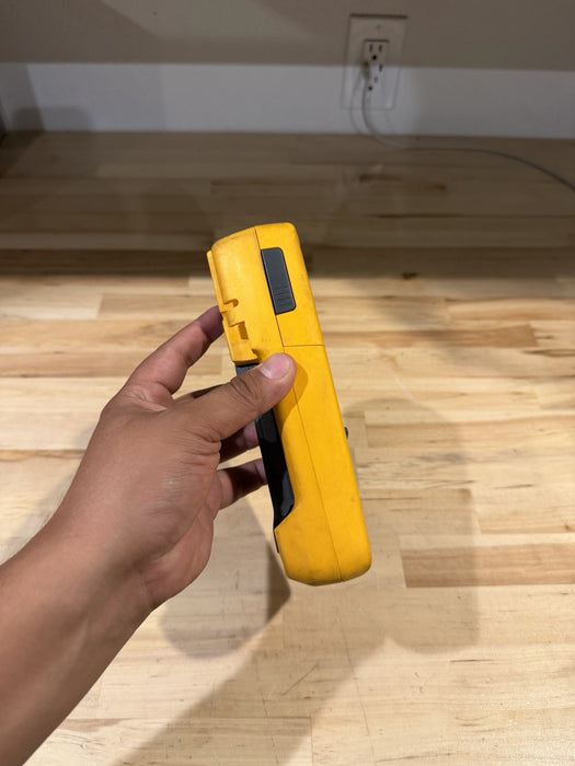 FLUKE 233 REMOTE DISPLAY MULTIMETER FOR PARTS