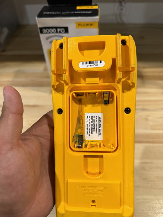 FLUKE 3000 FC WIRELESS DIGITAL MULTIMETER FOR PARTS