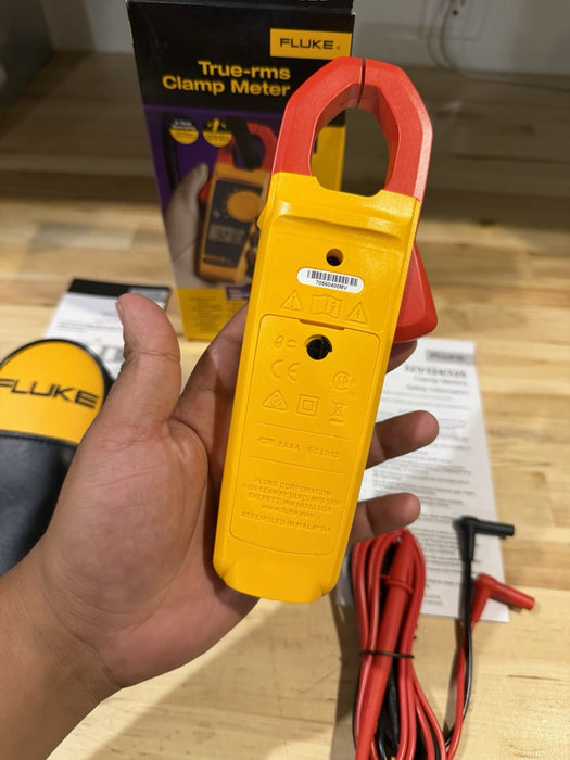 FLUKE 323 TRUE-RMS DIGITAL CLAMP METER WITH BAG & LEADS