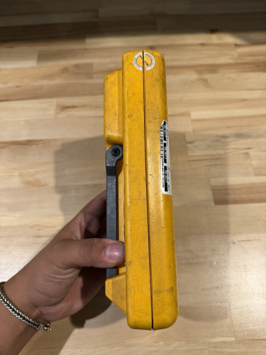 FLUKE 744 DOCUMENTING PRCESS CALIBRATOR (PARTS ONLY) FOR PARTS - DOESN’T WORK