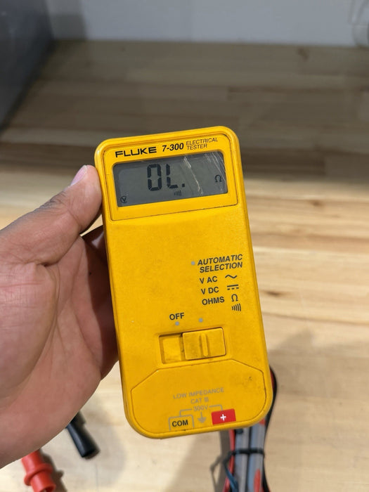 FLUKE 7-300 ELECTRICAL TESTER W/ LEADS & CLIPS- FREE SHIPPING