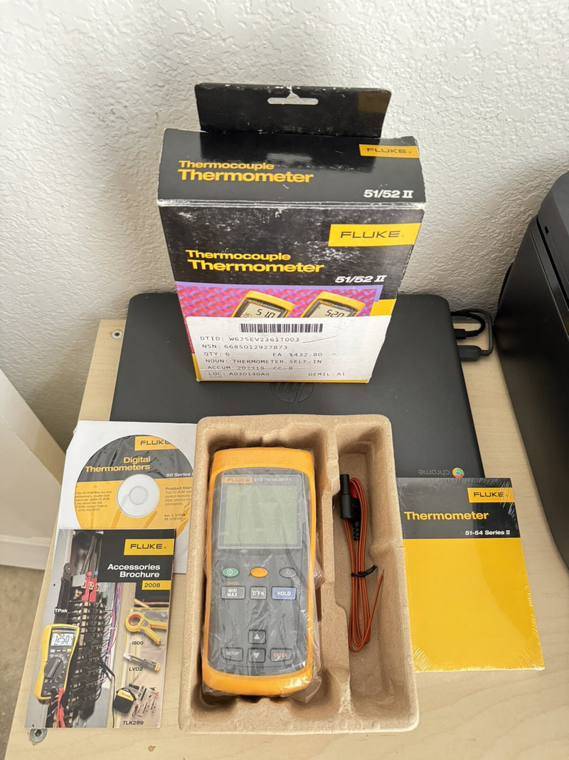 FLUKE 51 II THERMOCOUPLE THERMOMETER METER WITH PROBE USED