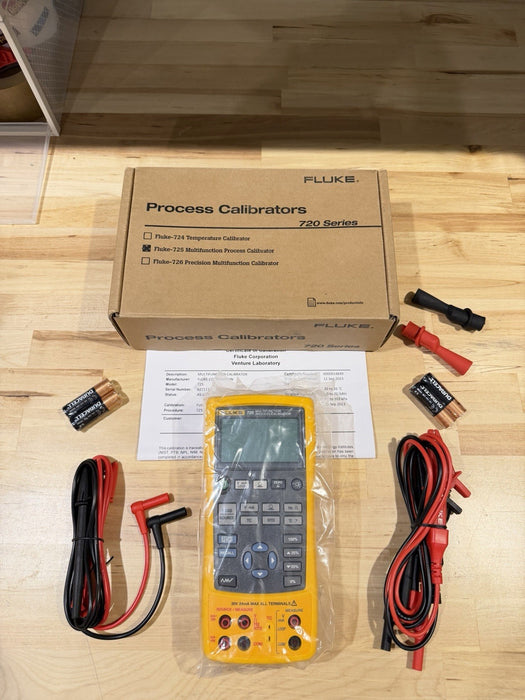 FLUKE 725 MULTIFUNCTION PROCESS CALIBRATOR NEW