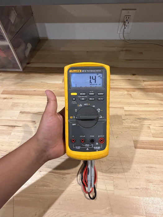 FLUKE 87V TRUE RMS MULTIMETER WITH LEADS TESTED