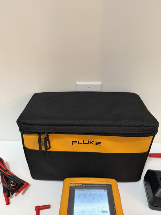 FLUKE 744 DOCUMENTING PRCESS CALIBRATOR WITH LEADS & CHARGER TESTED