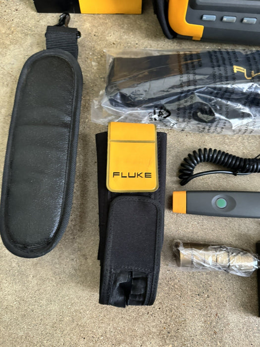 FLUKE 810 VIBRATION TESTER WITH TACHOMETER & TRIAXIAL ACCELEROMETER & CASE