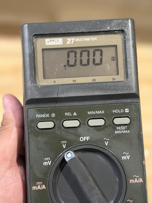 FLUKE 27 DIGITAL MULTIMETER W/LEADS - SHIPS FAST