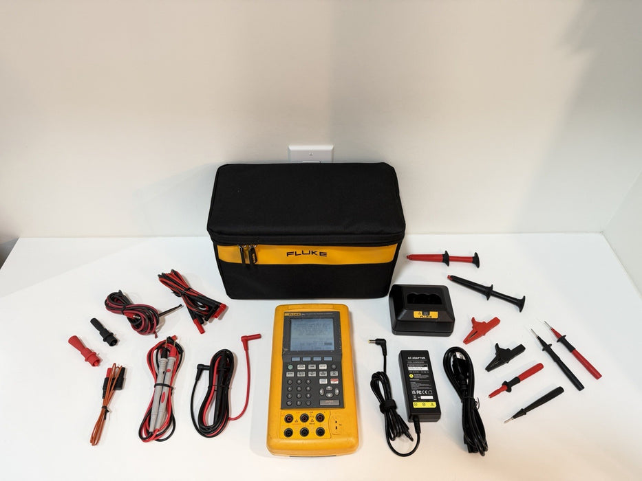 FLUKE 744 DOCUMENTING PRCESS CALIBRATOR WITH LEADS & CHARGER TESTED
