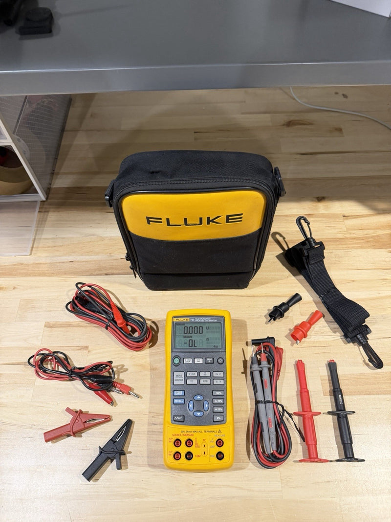 FLUKE 725 MULTIFUNCTION PROCESS CALIBRATOR WITH BAGLEADS & CLIPS