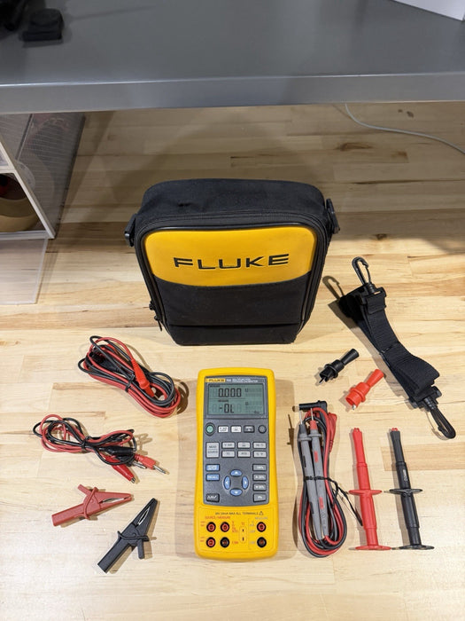 FLUKE 725 MULTIFUNCTION PROCESS CALIBRATOR WITH BAGLEADS & CLIPS
