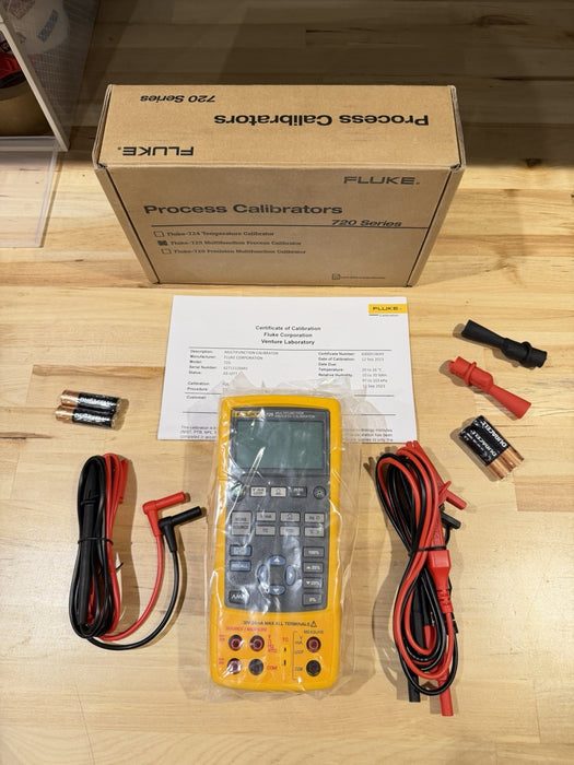 FLUKE 725 MULTIFUNCTION PROCESS CALIBRATOR NEW