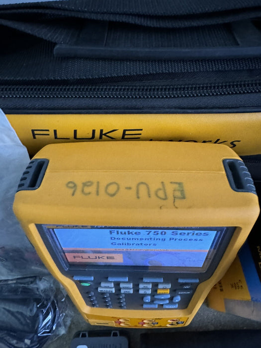 FLUKE 754 DOCUMENTING PROCESS CALIBRATOR WITH NEW TLK287 LEADS & EXTRA BATTERY