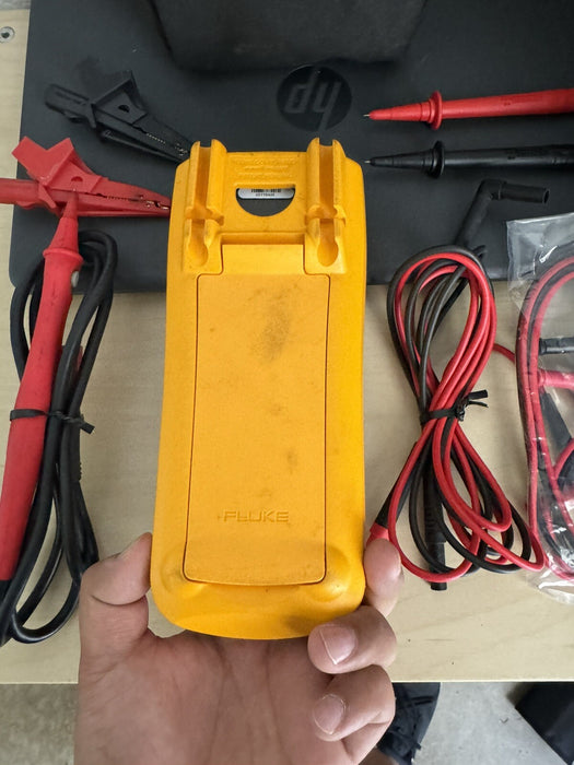 FLUKE 1507 INSULATION MULTIMETER WITH LEADS & BAG
