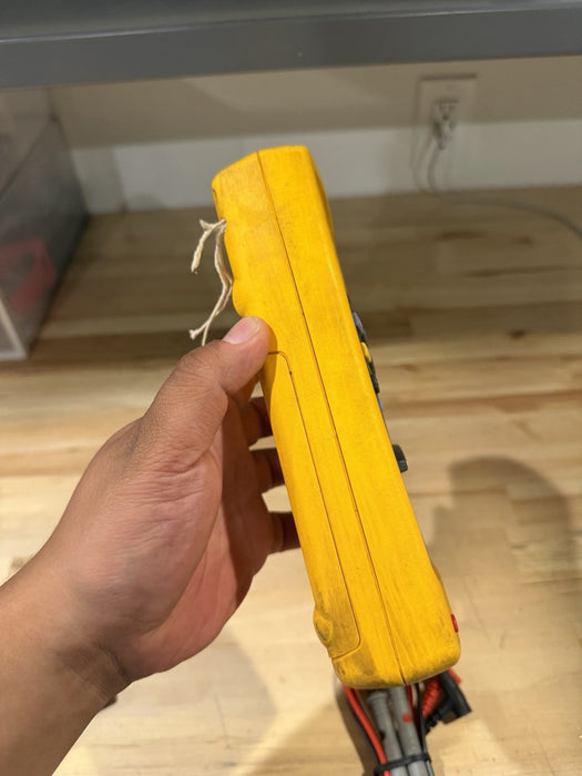 FLUKE 187 TRUE RMS MULTIMETER WITH LEADS & CLIPS