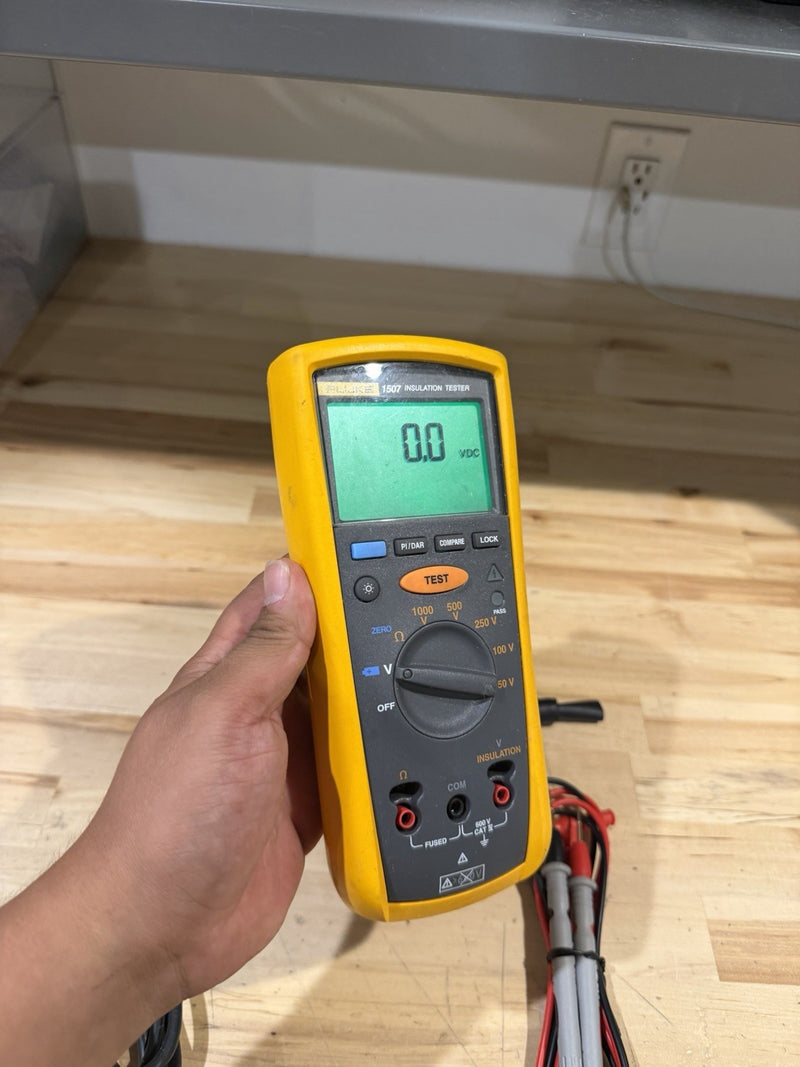FLUKE 1507 INSULATION MULTIMETER W/ LEADS & CLIPS - SHIPS FAST