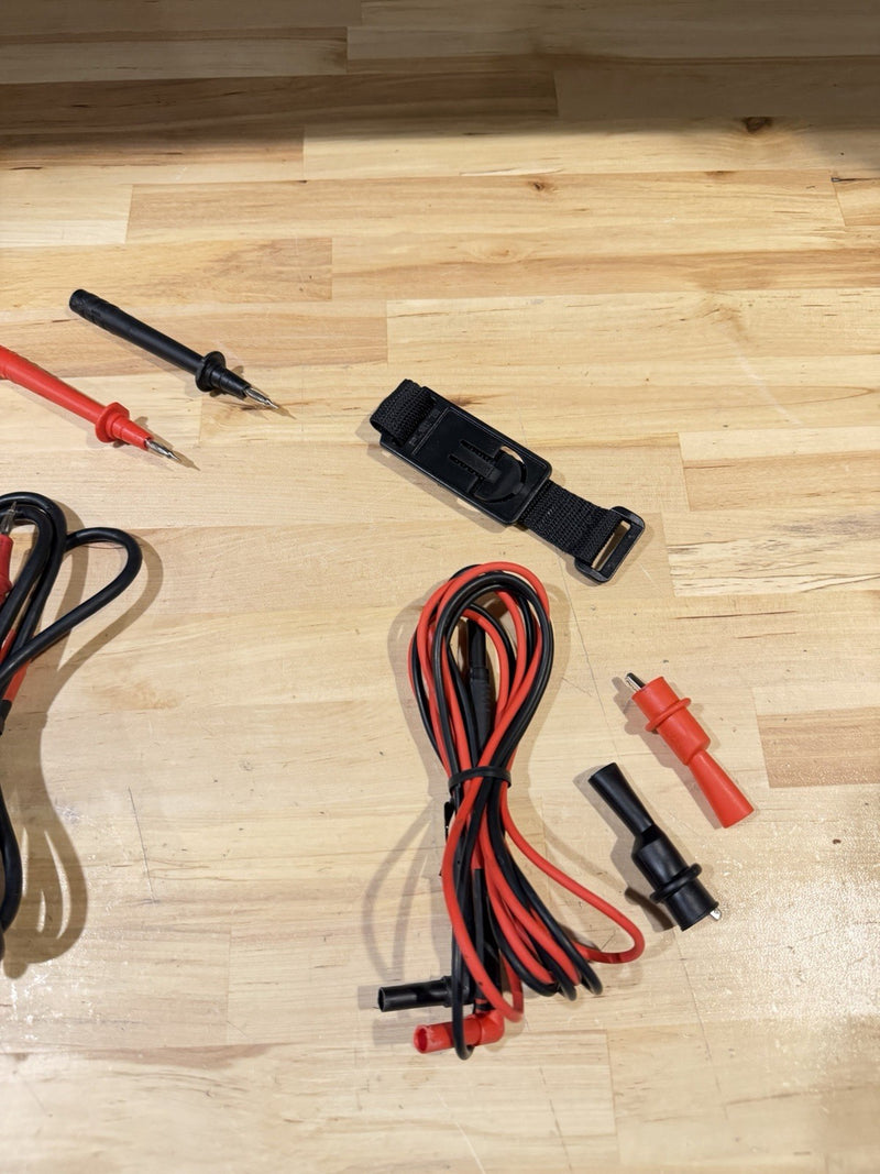 FLUKE 1507 INSULATION MULTIMETER W/ LEADS & CLIPS