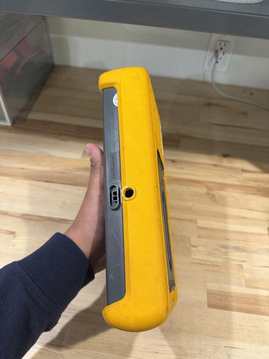 FLUKE 95 SCOPEMETER (PARTS ONLY) FOR PARTS - DOESN’T WORK
