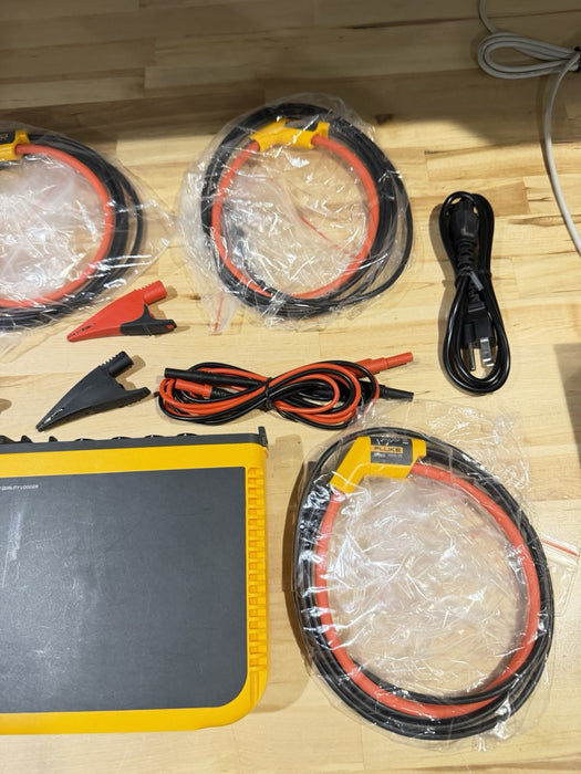 FLUKE 1748 3 PHASE POWER QUALITY LOGGER & ACCESSORIES (TESTED) - FREE SHIPPING