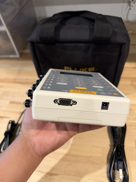 FLUKE MPS450 MULTIPARAMETER SIMULATOR W/ CASE & CHARGER - TESTED