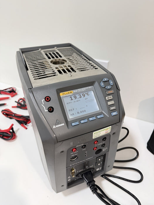 FLUKE 9144 FIELD METROLOGY WELL 50°C TO 660°C TEMPERATURE CALIBRATOR & LEADS