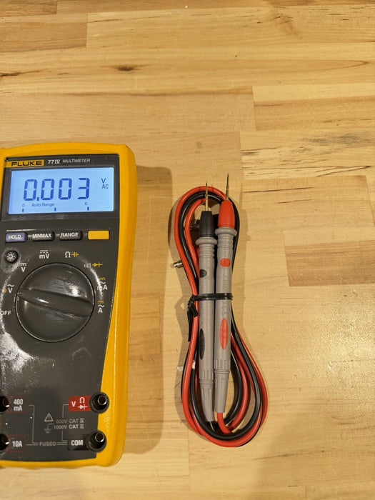 FLUKE 77-IV MULTIMETER W / LEAD SET & CLIPS - SHIPS FAST (TESTED)