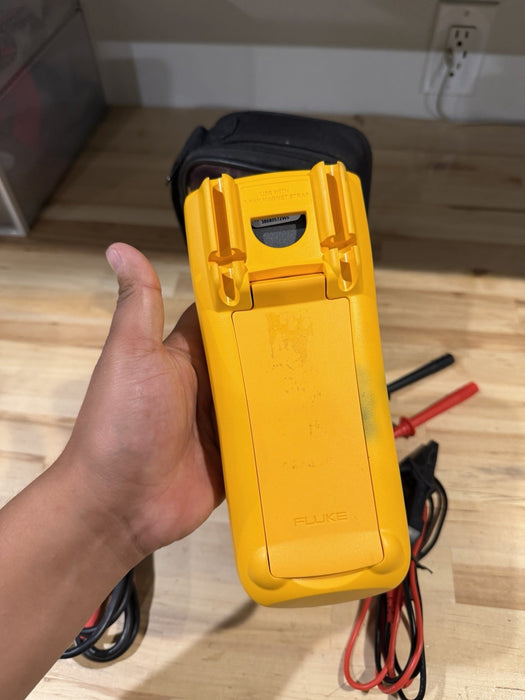 FLUKE 1507 INSULATION MULTIMETER W/ LEADS & CLIPS - SHIPS FAST