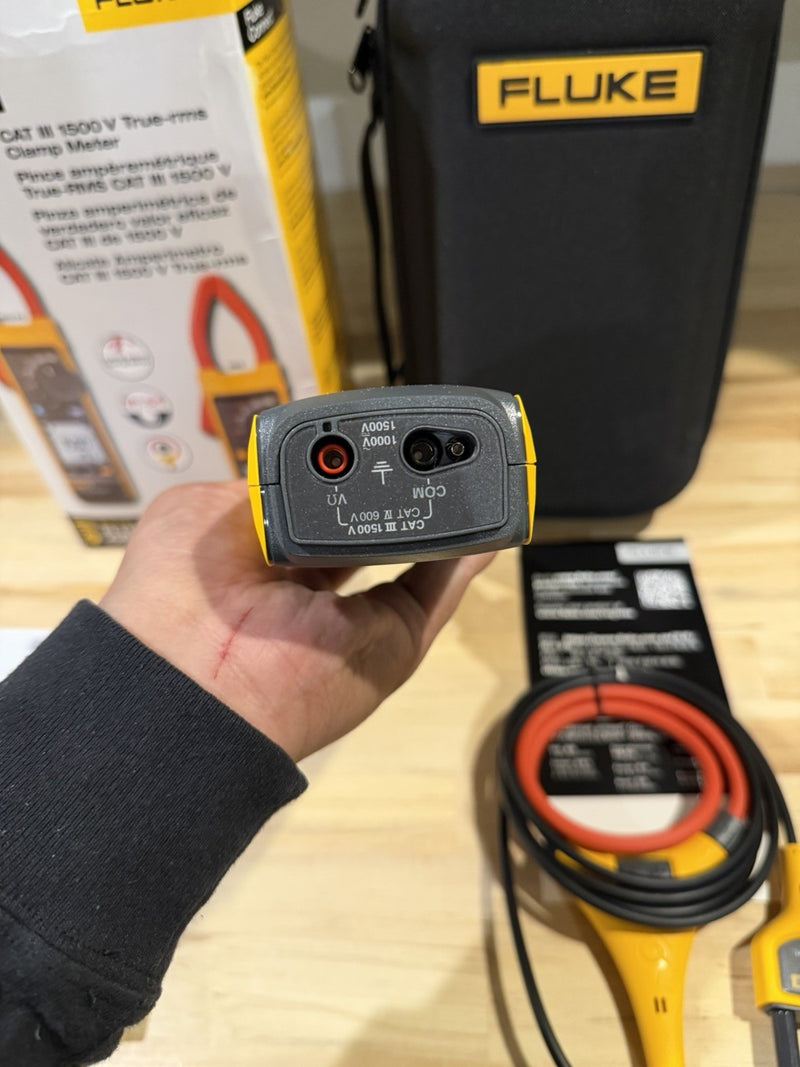 FLUKE 393 FC CAT III 1500V TRMS CLAMP METER WITH IFLEX PROBE & LEADS