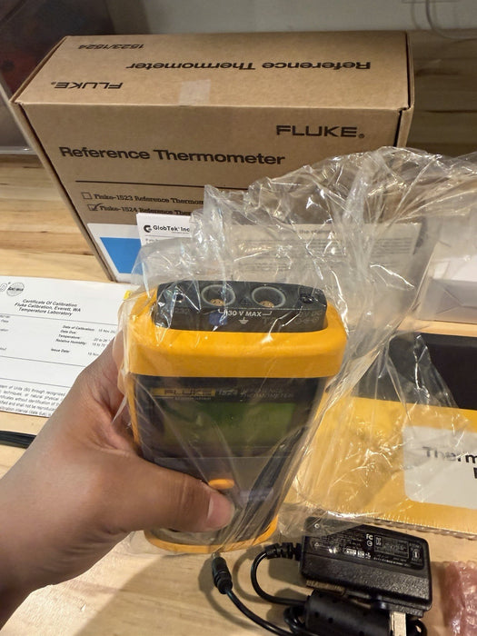 FLUKE 1524 REFERENCE THERMOMETER W/ PROBE & BAG (FREE SHIPPING) CALIBRATED 2025