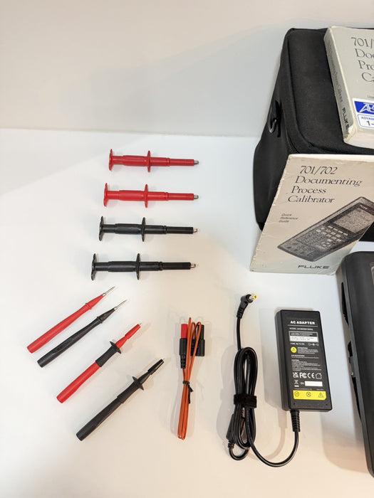FLUKE 702 DOCUMENTING PROCESS CALIBRATOR WITH ACCESSORIES TESTED