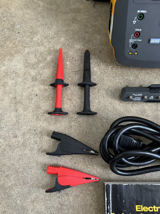 FLUKE ESA615 EU 230V ELECTRICAL SAFETY ANALYZER W/ ACCESSORIES - FREE SHIPPING