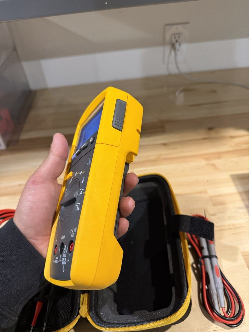 FLUKE 233 KIT REMOTE DISPLAY AUTOMOTIVE DIGITAL MULTIMETER