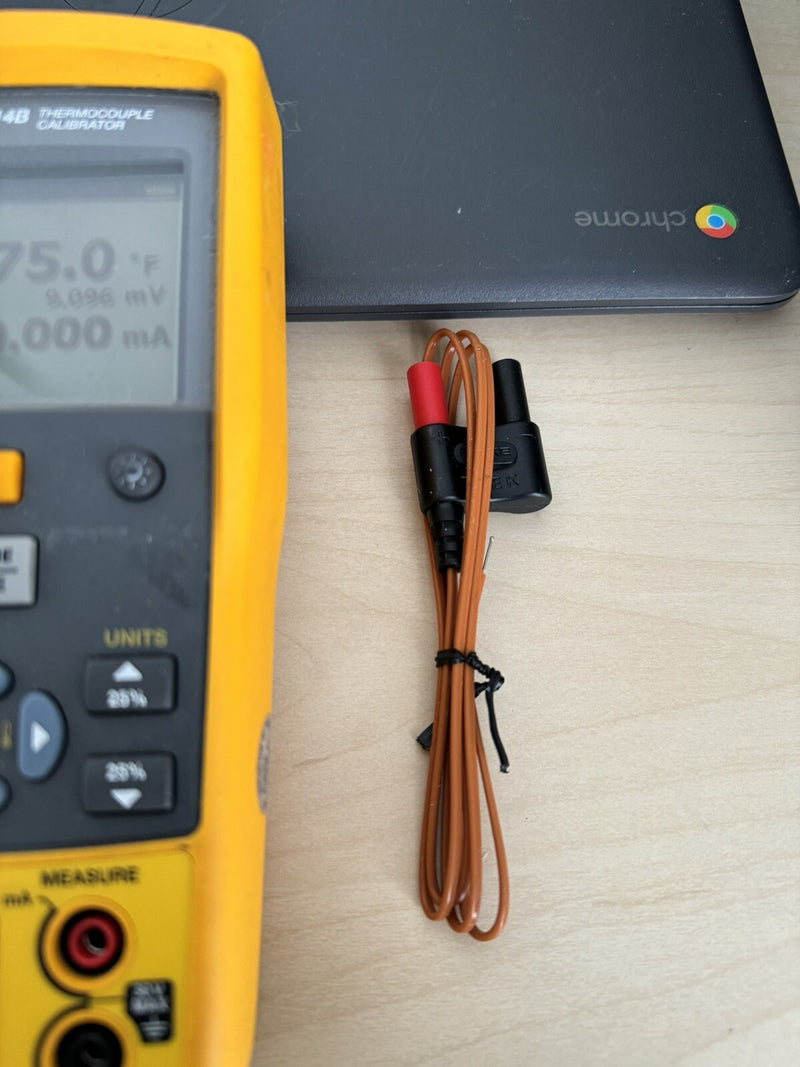 FLUKE 714B THERMOCOUPLE CALIBRATOR WITH LEADS & PROBE