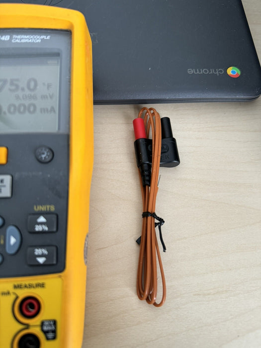 FLUKE 714B THERMOCOUPLE CALIBRATOR WITH LEADS & PROBE