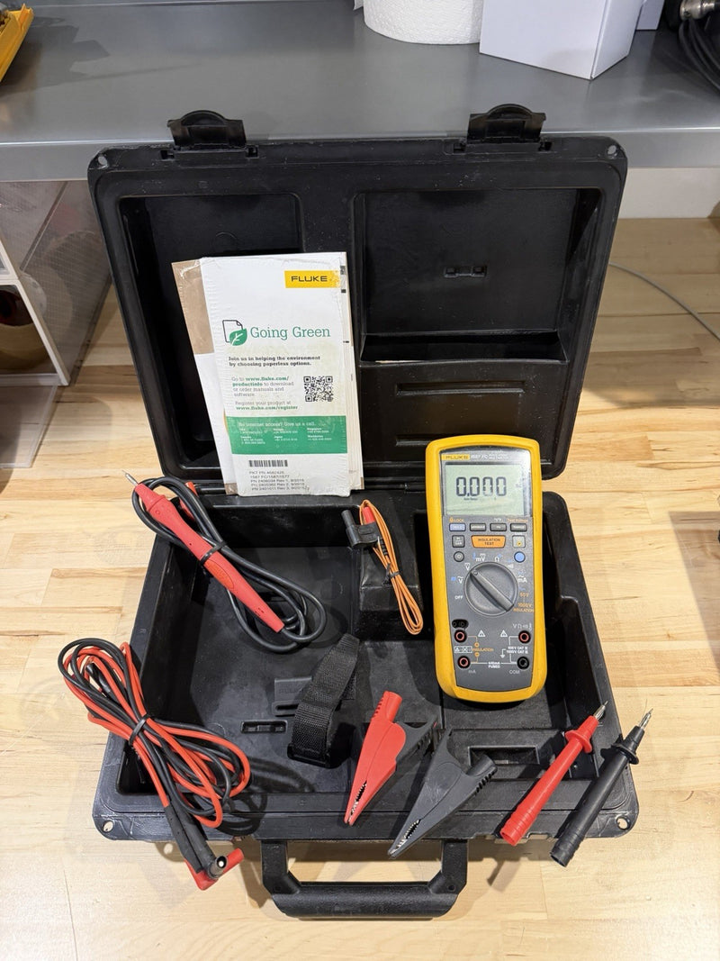 FLUKE 1587 FC INSULATION MULTIMETER WITH LEADS & CASE TESTED
