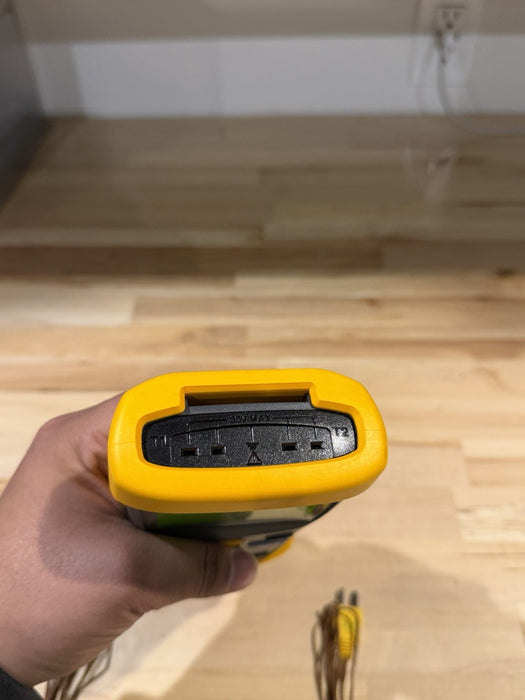FLUKE 52 II THERMOMETER W / PROBE - SHIPS FAST