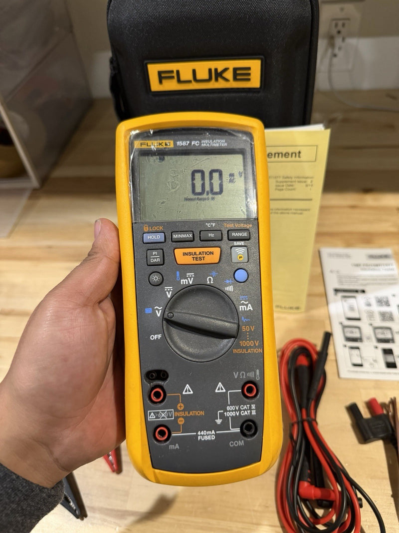 FLUKE 1587 FC INSULATION MULTIMETER WITH LEADS & CASE TESTED