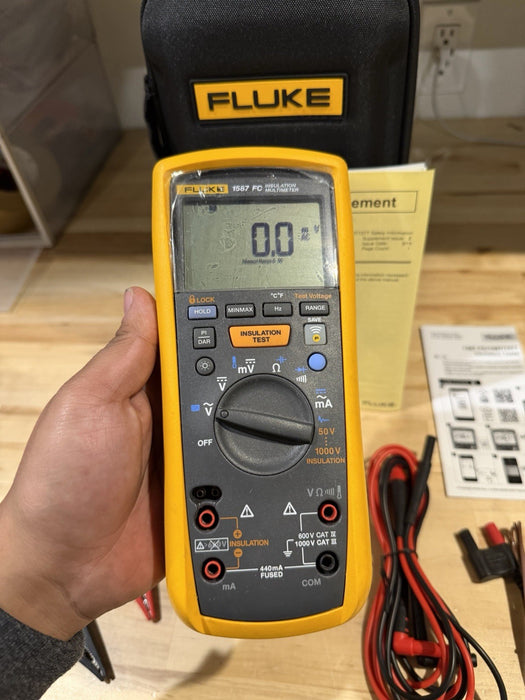 FLUKE 1587 FC INSULATION MULTIMETER WITH LEADS & CASE TESTED