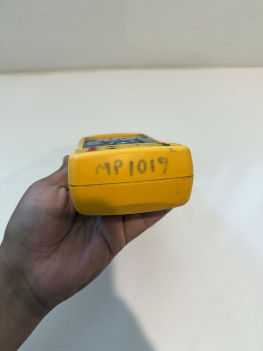 FLUKE 724 TEMPERATURE CALIBRATOR (PARTS ONLY) (FOR PARTS) SHIPS FAST