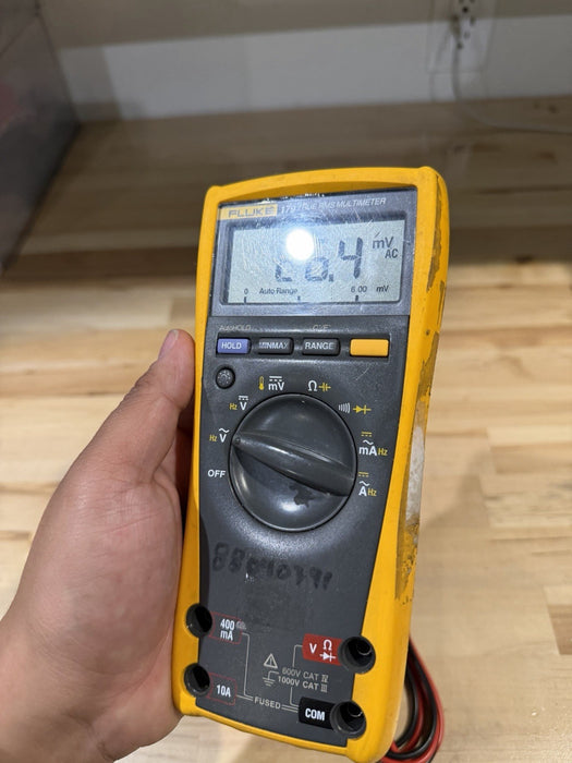 FLUKE 179 TRUE RMS MULTIMETER W/ LEADS- SHIPS FAST (TESTED)