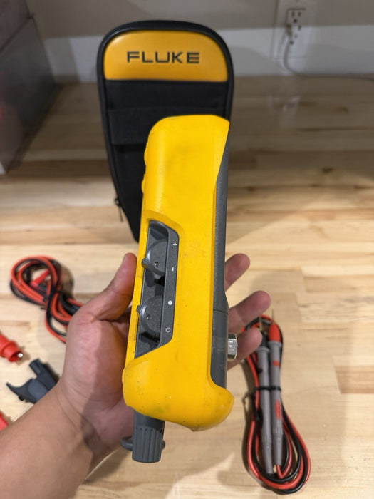 FLUKE 718 30G PRESSURE CALIBRATOR W/ LEADS & BAG (FREE SHIPPING) TESTED