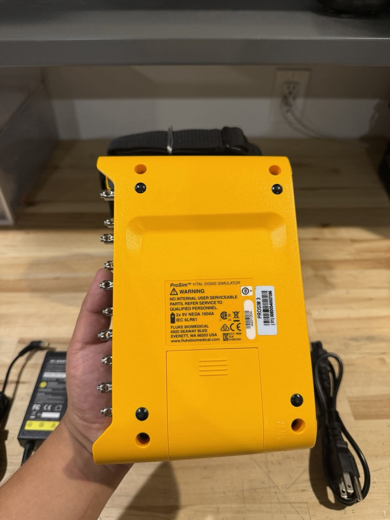 FLUKE BIOMEDICAL PROSIM 3 VITAL SIGNS SIMULATOR W/ CHARGER - TESTED