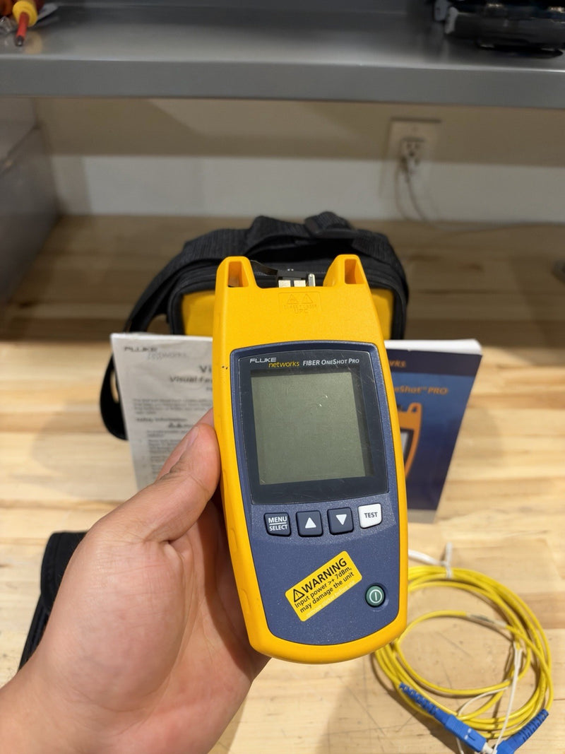 FLUKE NETWORKS FIBER ONESHOT PRO W/ VISUAL FAULT LOCATOR (TESTED)