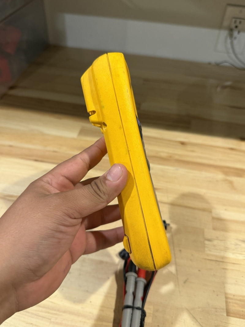FLUKE 179 MULTIMETER W/ LEADS & CLIPS (SHIPS FAST)
