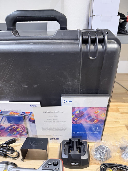 FLIR T300 THERMAL IMAGING INFRARED CAMERA W/ ACCESSORIES (TESTED) FREE SHIPPING