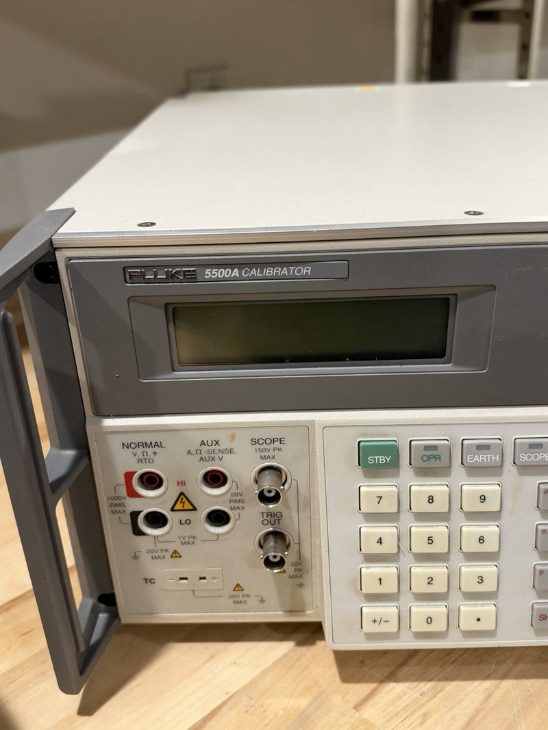 FLUKE 5500A MULTI-FUNCTION CALIBRATOR (TESTED) FREE SHIPPING