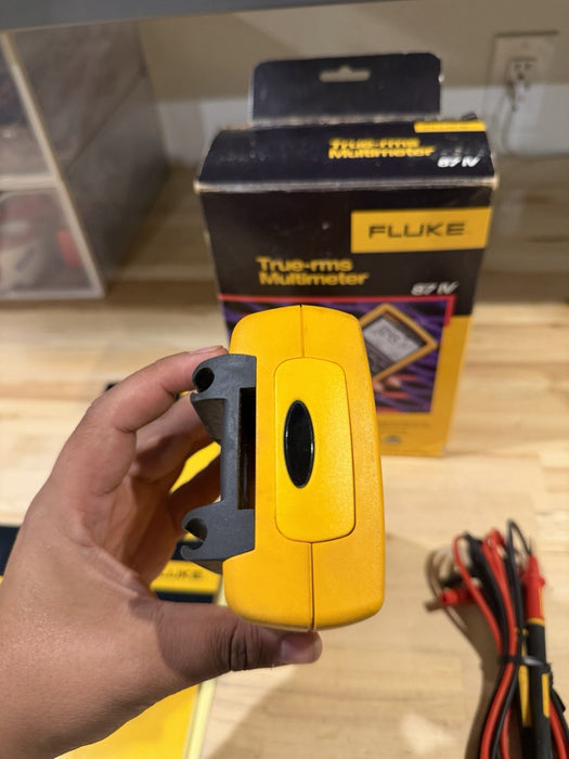 FLUKE 87 IV TRUE RMS MULTIMETER W/ LEADS & CLIPS (TESTED) SHIPS FAST