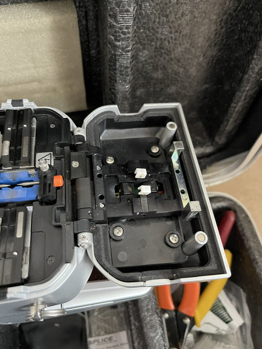 Sumitomo Type 25e fusion splicer with case and accessories