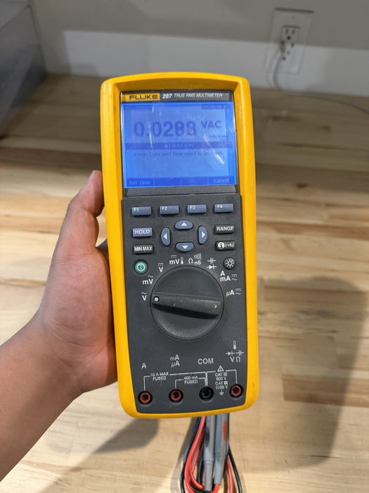 FLUKE 287 TRUE RMS ELECTRONIC LOGGING DIGITAL MULTIMETER WITH LEADS & CLIPS