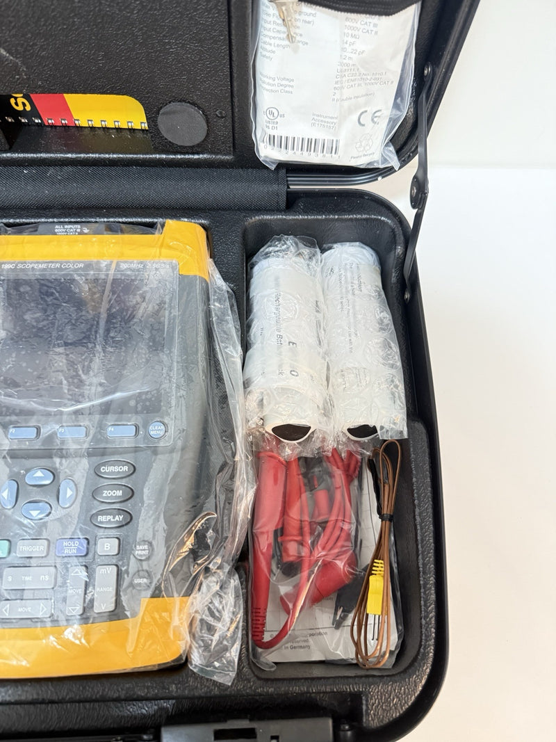 FLUKE 199C 200MHZ 2.5GS/S SCOPEMETER COLOR WITH ACCESSORIES RARE